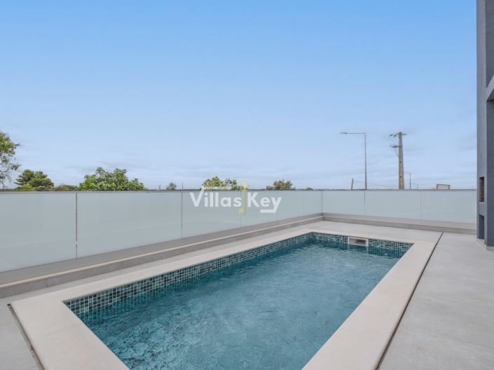 Image No.10-3 Bed House for sale