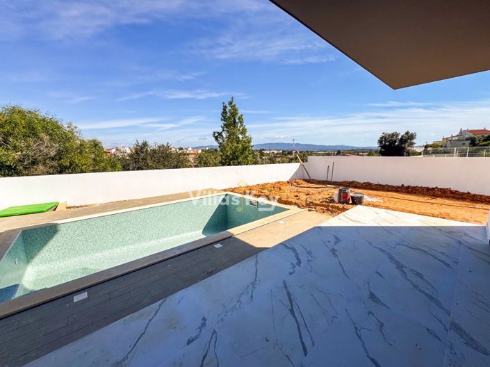 Image No.3-4 Bed House for sale