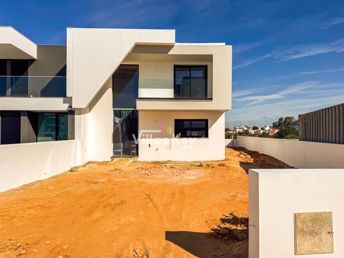 Image No.4-4 Bed House for sale