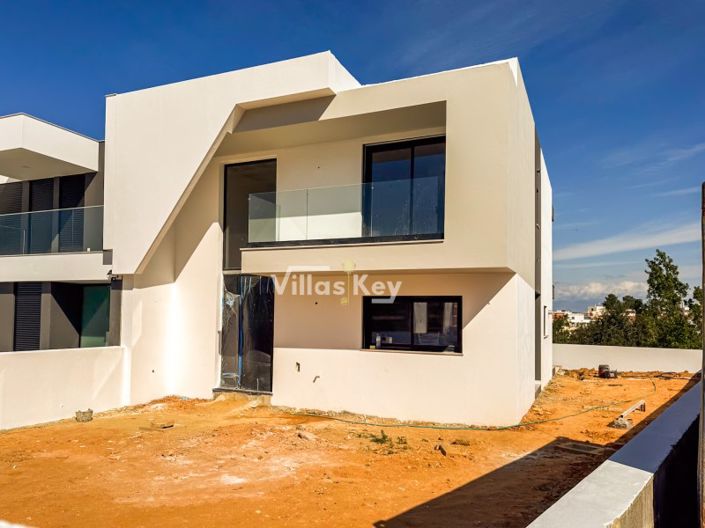 Image No.5-4 Bed House for sale