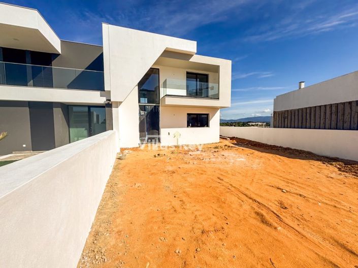 Image No.6-4 Bed House for sale