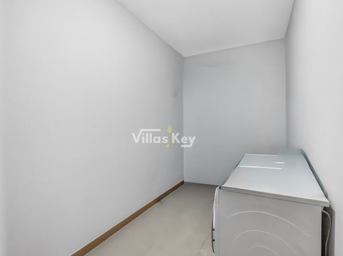 Image No.21-3 Bed House for sale