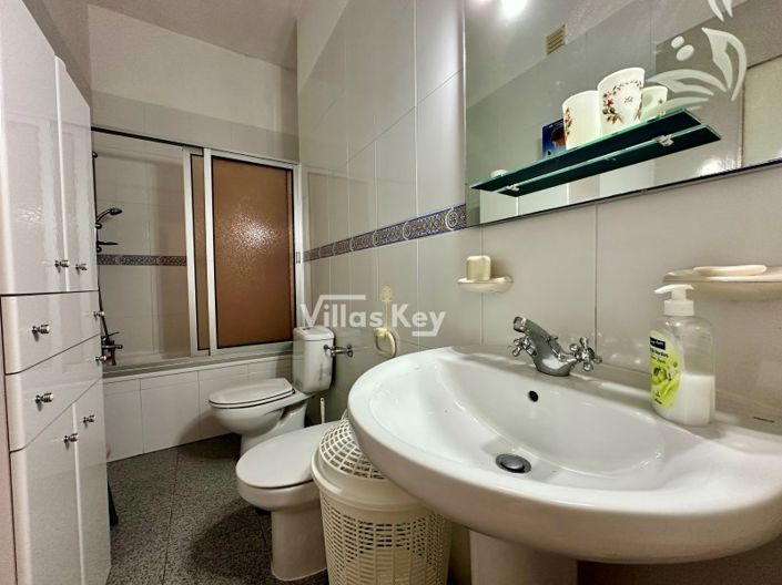 Image No.17-4 Bed House for sale