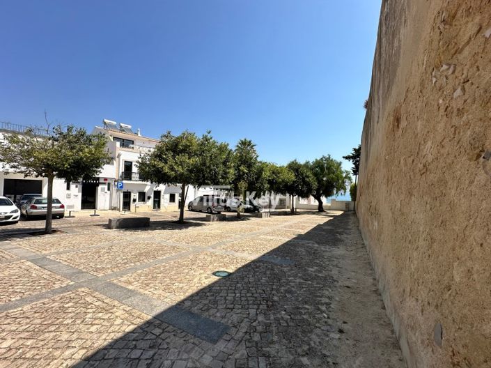 Image No.26-4 Bed House for sale