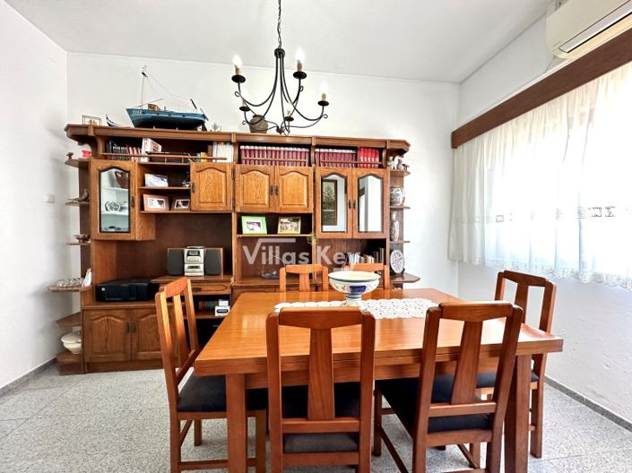 Image No.8-4 Bed House for sale