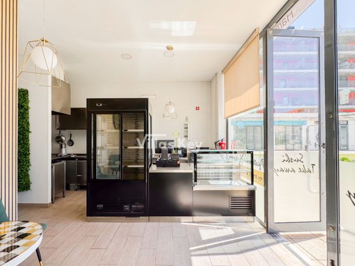 Image No.4-Commercial à vendre à Lagos