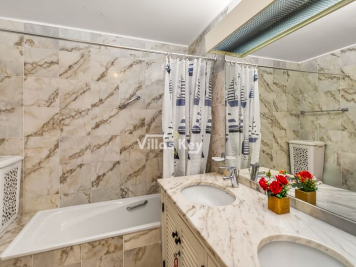 Image No.25-3 Bed Apartment for sale