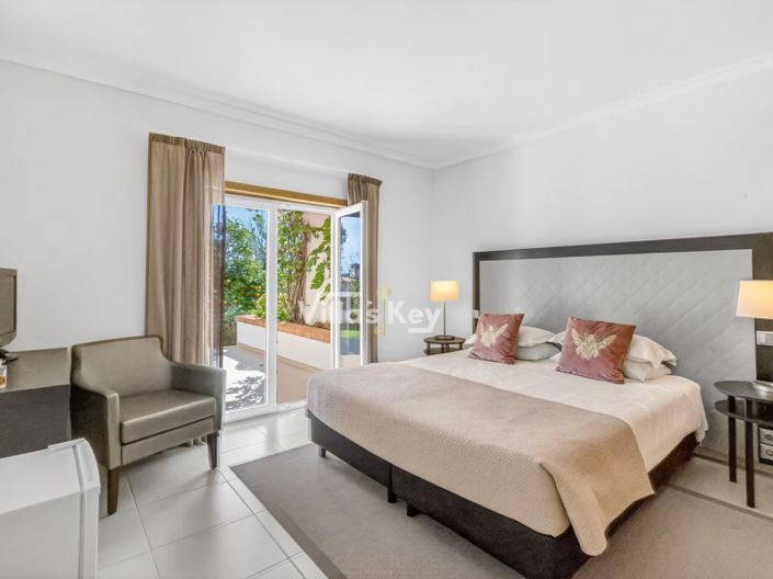 Image No.11-3 Bed House for sale