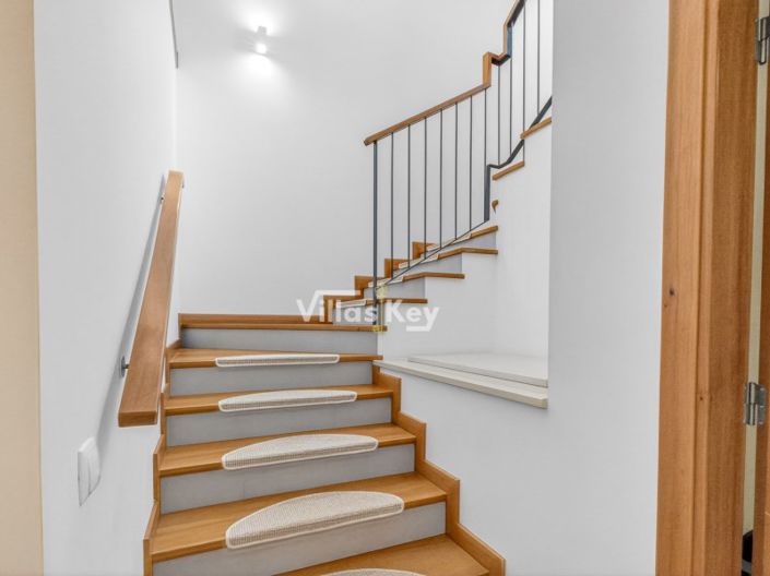 Image No.20-3 Bed House for sale