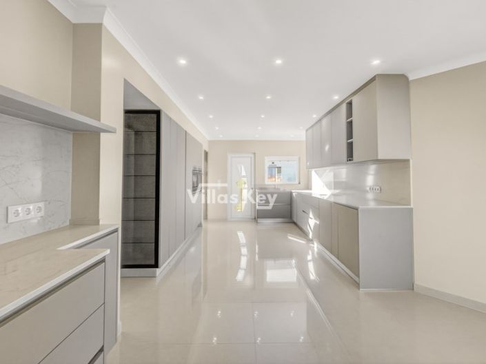 Image No.10-4 Bed House for sale