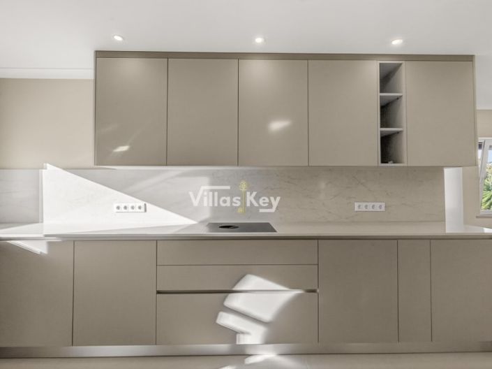 Image No.12-4 Bed House for sale