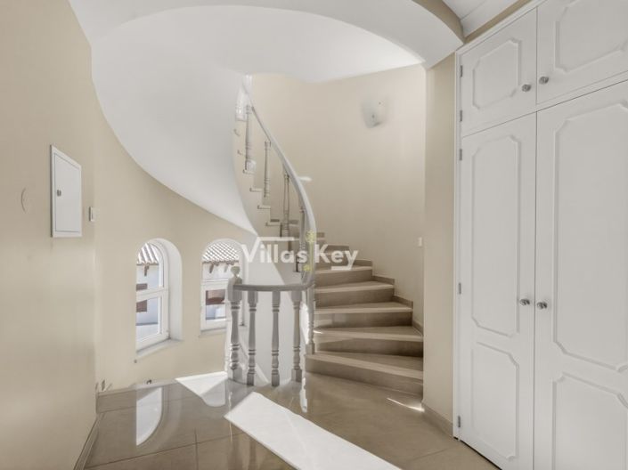 Image No.17-4 Bed House for sale