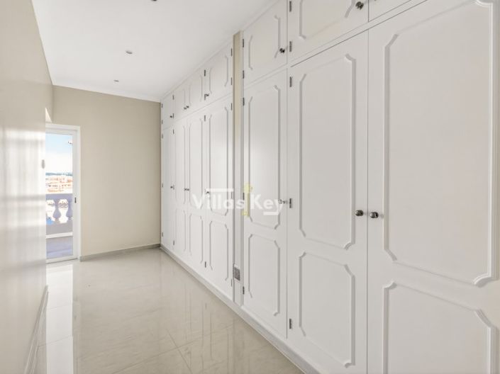 Image No.18-4 Bed House for sale