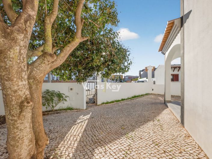 Image No.2-4 Bed House for sale