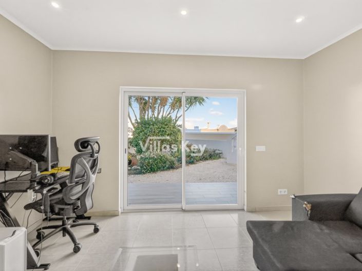 Image No.20-4 Bed House for sale