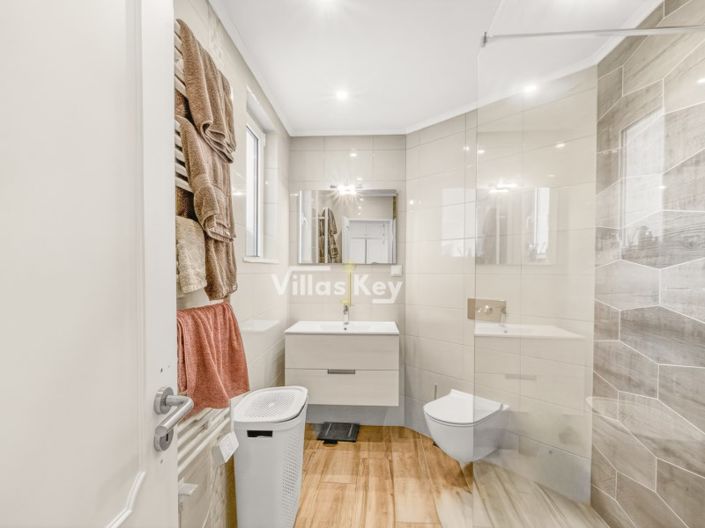 Image No.21-4 Bed House for sale