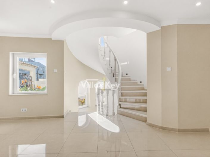 Image No.22-4 Bed House for sale