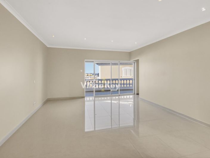 Image No.24-4 Bed House for sale