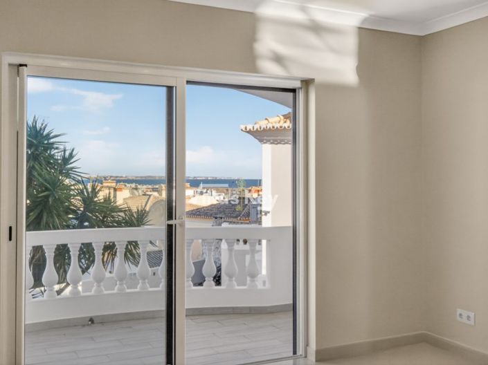 Image No.25-4 Bed House for sale