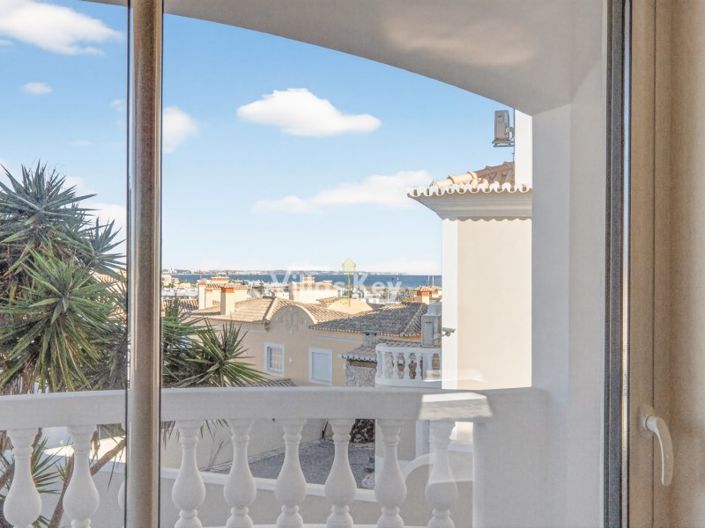 Image No.26-4 Bed House for sale