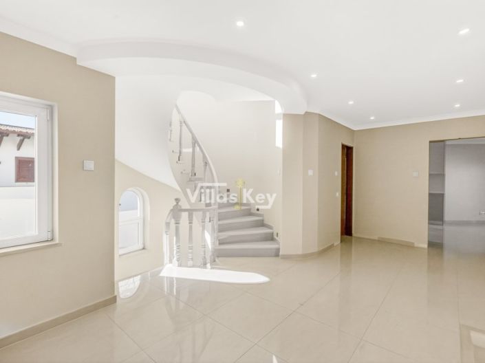 Image No.3-4 Bed House for sale