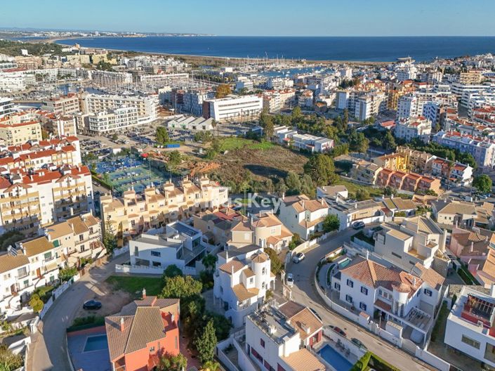 Image No.3-4 Bed House for sale