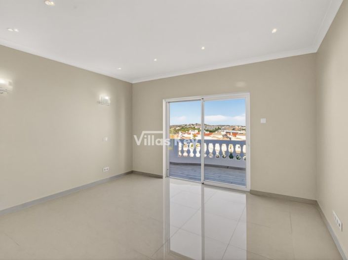 Image No.32-4 Bed House for sale