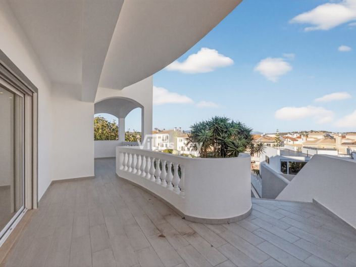 Image No.33-4 Bed House for sale