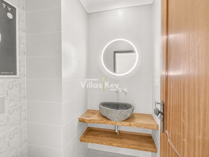 Image No.34-4 Bed House for sale