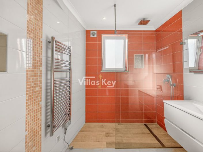 Image No.36-4 Bed House for sale