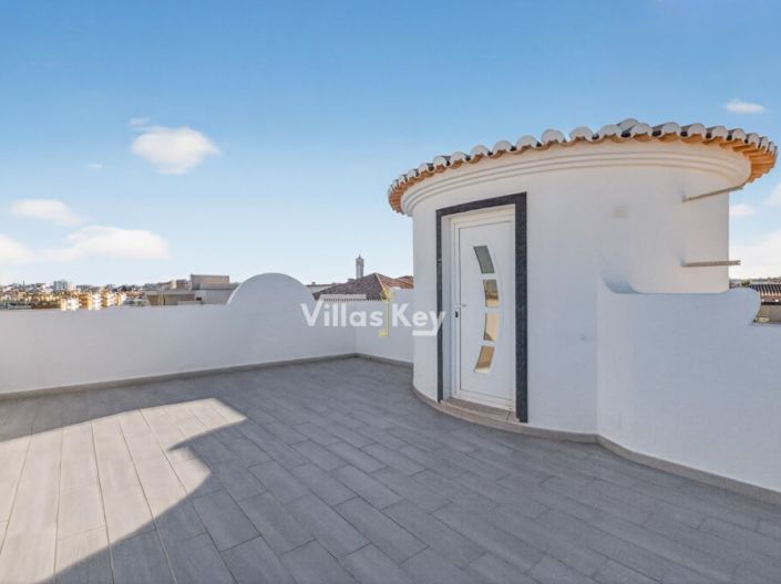 Image No.38-4 Bed House for sale