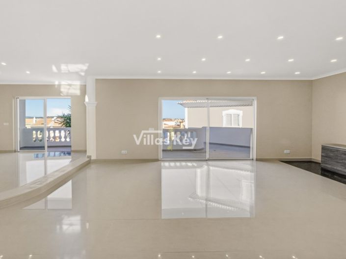 Image No.4-4 Bed House for sale