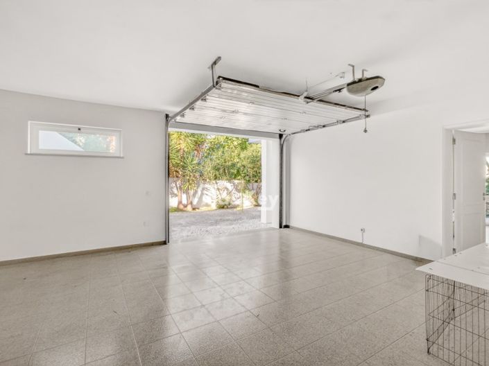 Image No.40-4 Bed House for sale