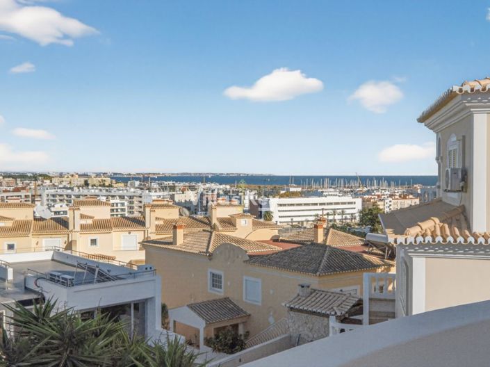 Image No.44-4 Bed House for sale