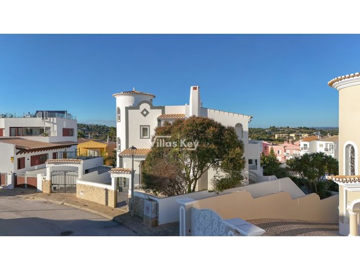 Image No.6-4 Bed House for sale