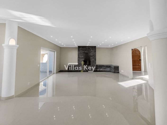 Image No.7-4 Bed House for sale