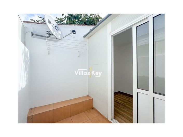 Image No.5-2 Bed House for sale