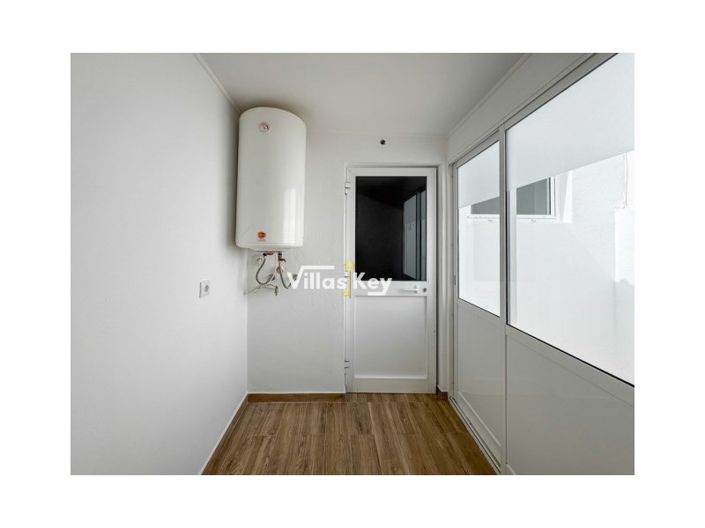 Image No.6-2 Bed House for sale