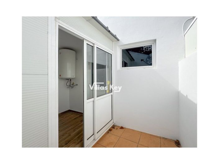 Image No.8-2 Bed House for sale