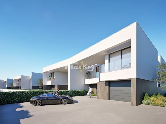 Image No.21-4 Bed House for sale