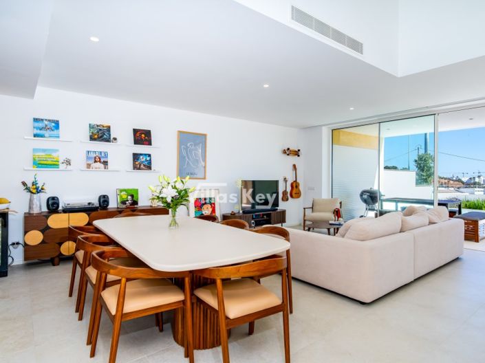 Image No.10-3 Bed House for sale