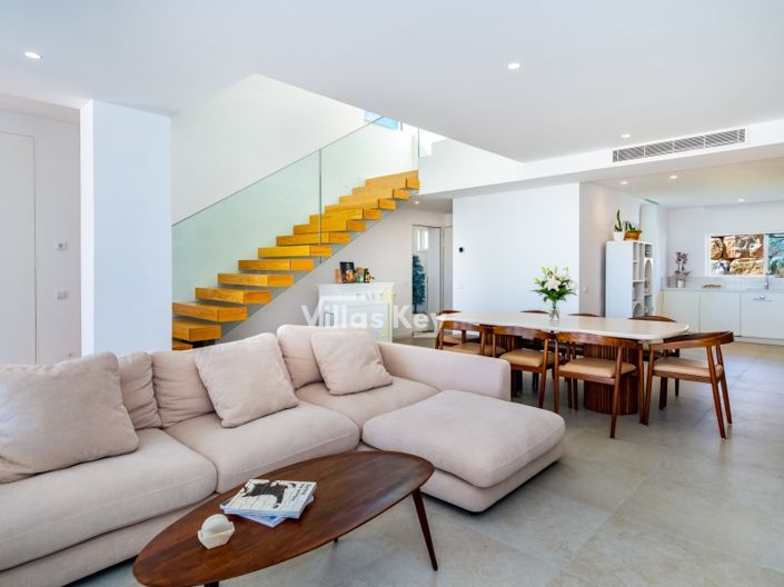 Image No.3-3 Bed House for sale