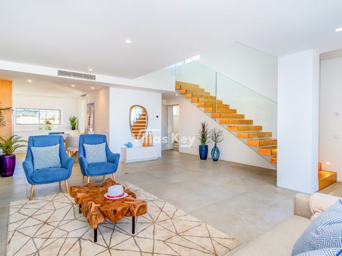 Image No.4-3 Bed House for sale