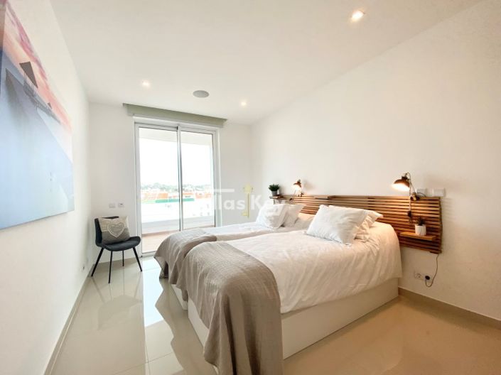 Image No.20-3 Bed Apartment for sale