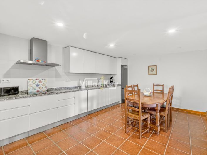 Image No.32-22 Bed Apartment for sale