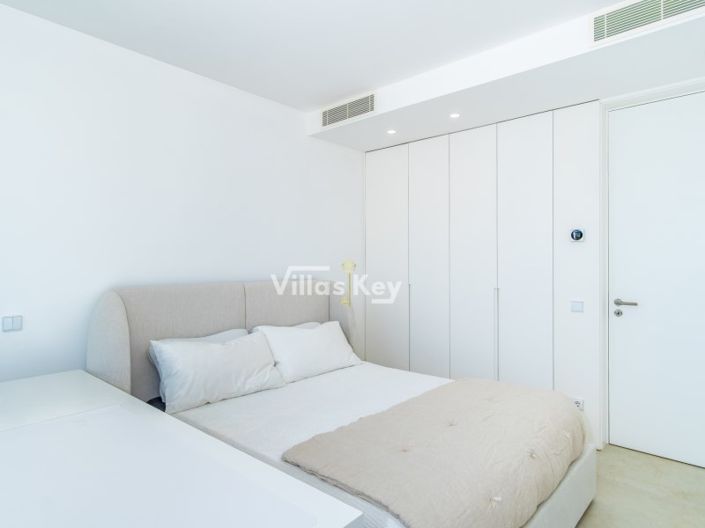 Image No.25-3 Bed House for sale