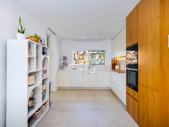 Image No.8-3 Bed House for sale