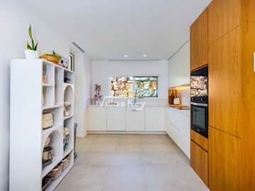 idb16bba01-0000-0500-0000-0000180130f3