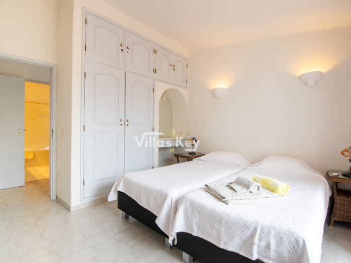 Image No.25-3 Bed House for sale