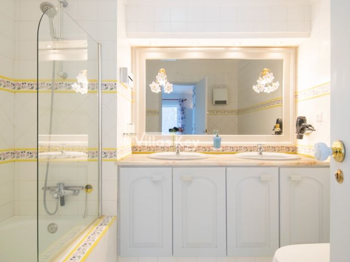 Image No.26-3 Bed House for sale